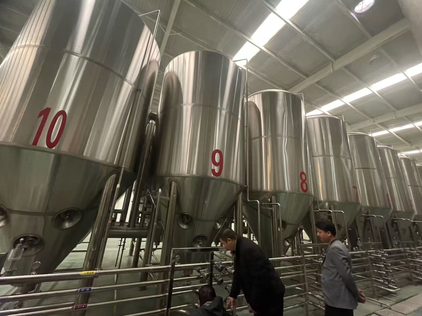 岑巩精酿啤酒设备厂—平面布置、设备设计、制造、调试、培训等一条龙服务